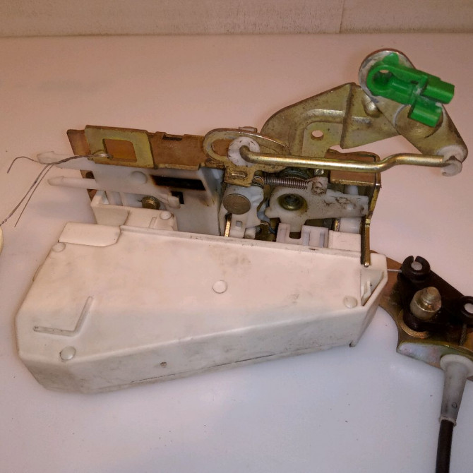 Serrure porte arg occasion FORD MONDEO I Phase 2 10-1996->09-2000 1.8 7096481 2