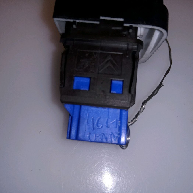 Bouton de warning occasion PEUGEOT 208 208 Phase 1 2012-03-01->2015-09-30 1.2 VTI 82ch 4