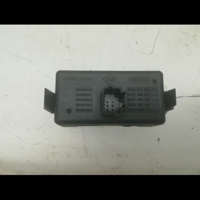 Bouton de warning occasion RENAULT CLIO III Phase 1 09-2005->03-2009 1.5 DCI 70ch 252103766R 2