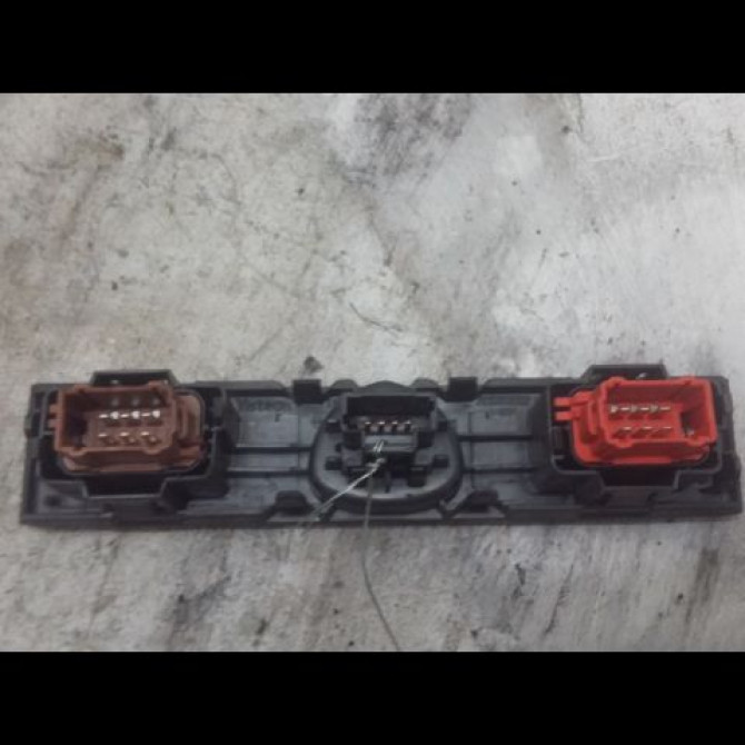 Bouton de warning occasion RENAULT MODUS Phase 2 01-2008->12-2012 1.5 DCI 105ch 252103766R 2