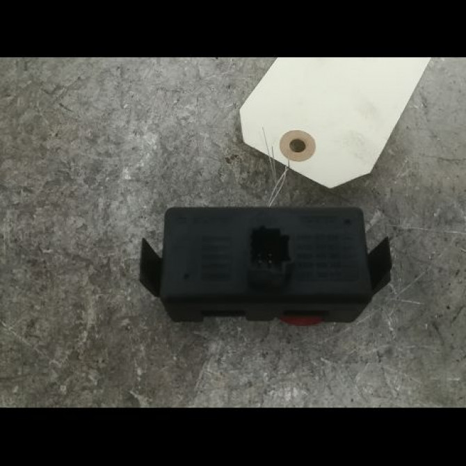 Bouton de warning occasion RENAULT CLIO III Phase 2 03-2009->12-2014 1.2i 16v 75ch 252103766R 2