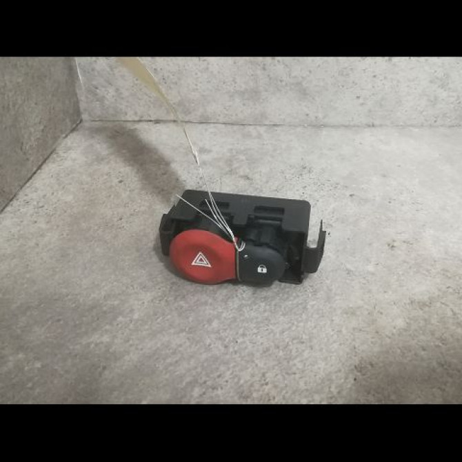 Bouton de warning occasion RENAULT CLIO III Phase 2 03-2009->12-2014 1.5 DCI 70ch 252103766R 1