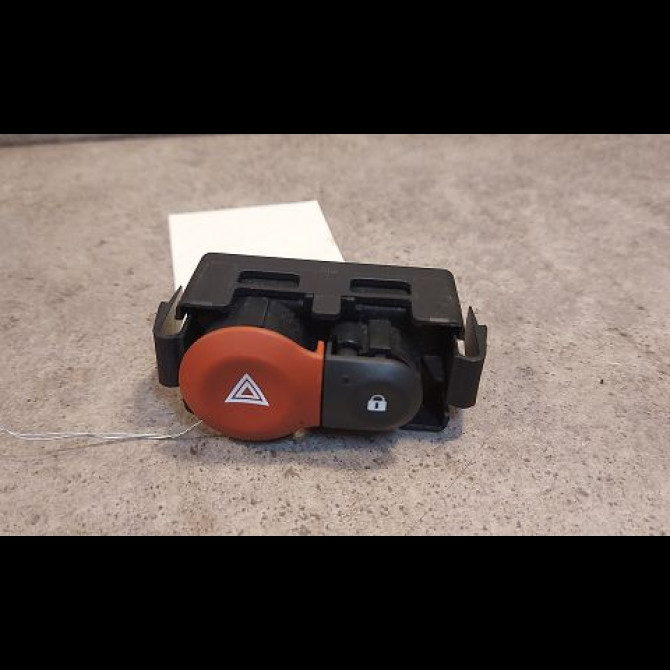 Bouton de warning occasion RENAULT CLIO III Phase 1 09-2005->03-2009 1.5 DCI 85ch 252103766R 1