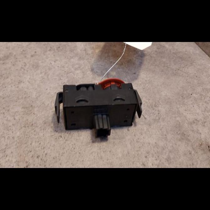 Bouton de warning occasion RENAULT CLIO III Phase 1 04-1995->04-1999 1.5 DCI 90ch 252103766R 2