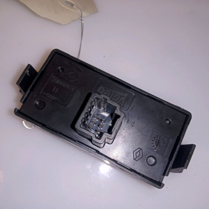 Bouton de warning occasion RENAULT CLIO III Phase 2 03-2009->12-2014 1.5 DCI 75ch 252103766R 2