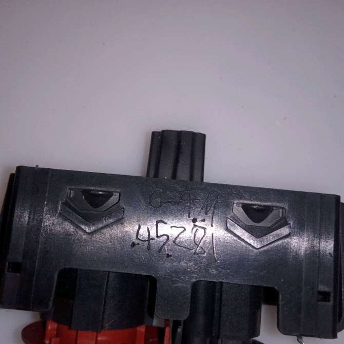 Bouton de warning occasion RENAULT CLIO III Phase 2 03-2009->12-2014 1.5 DCI 75ch 252103766R 3