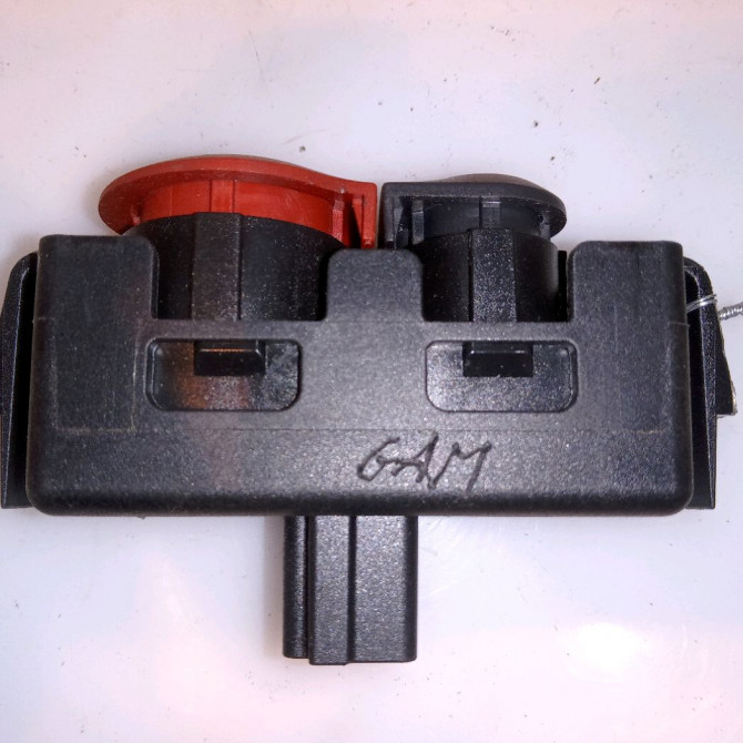 Bouton de warning occasion RENAULT CLIO III Phase 1 09-2005->03-2009 1.5 DCI 85ch 252103766R 3