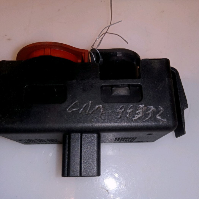 Bouton de warning occasion RENAULT CLIO III Phase 1 09-2005->03-2009 1.5 DCI 105ch 252103766R 3