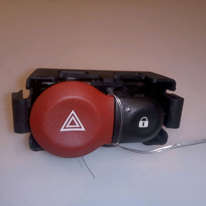 Bouton de warning occasion RENAULT CLIO III Phase 1 09-2005->03-2009 1.2 TCE 16v 100ch 252103766R 1