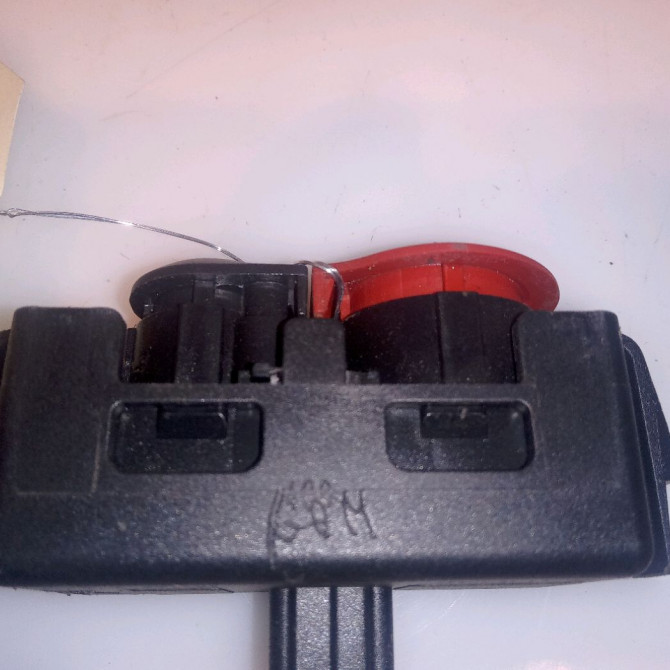 Bouton de warning occasion RENAULT CLIO III Phase 1 09-2005->03-2009 1.2 TCE 16v 100ch 252103766R 3