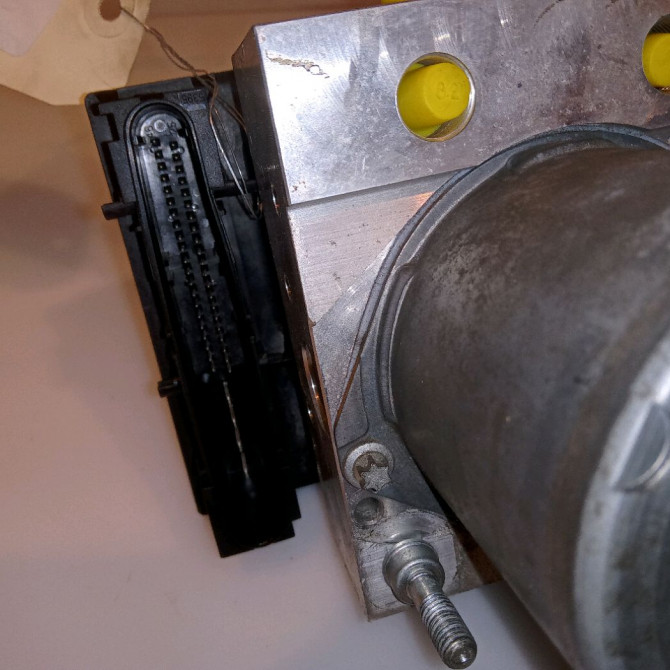 Unité hydraulique ABS occasion RENAULT CLIO III Phase 2 03-2009->12-2014 1.5 DCI 75ch 8201128671 5