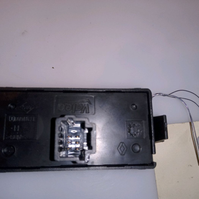 Bouton de warning occasion RENAULT CLIO III Phase 2 03-2009->12-2014 1.5 DCI 75ch 252103766R 3