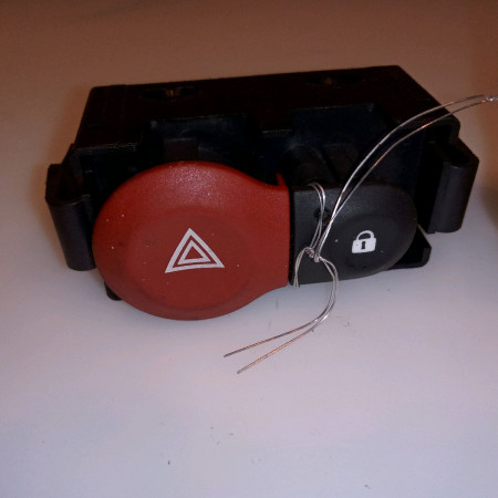 Bouton de warning occasion RENAULT CLIO III Phase 2 03-2009->12-2014 1.5 DCI 75ch 252103766R