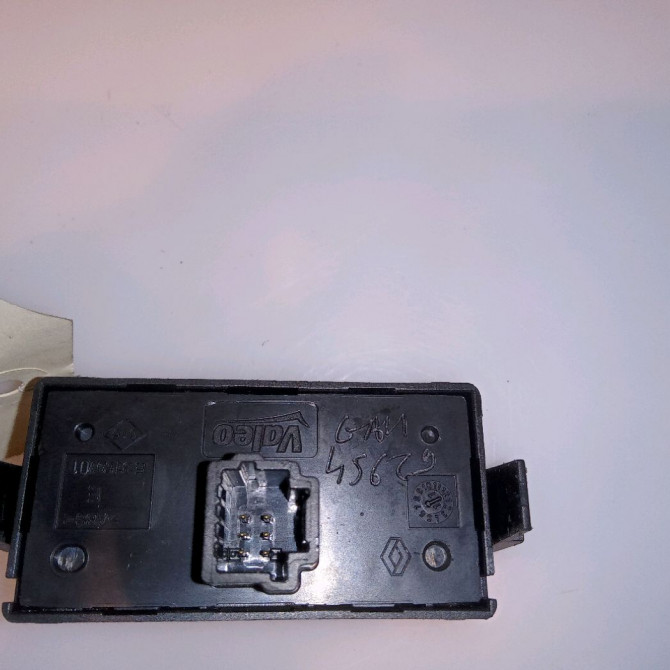 Bouton de warning occasion RENAULT CLIO III Phase 2 03-2009->12-2014 1.5 DCI 75ch 252103766R 3