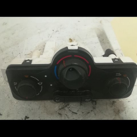 Commande de chauffage occasion RENAULT CLIO III phase 1 ESTATE 01-2008->03-2009 1.5 DCI 85ch 7701070473
