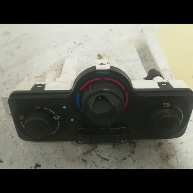 Commande de chauffage occasion RENAULT CLIO III phase 1 ESTATE 01-2008->03-2009 1.5 DCI 85ch 7701070473 1