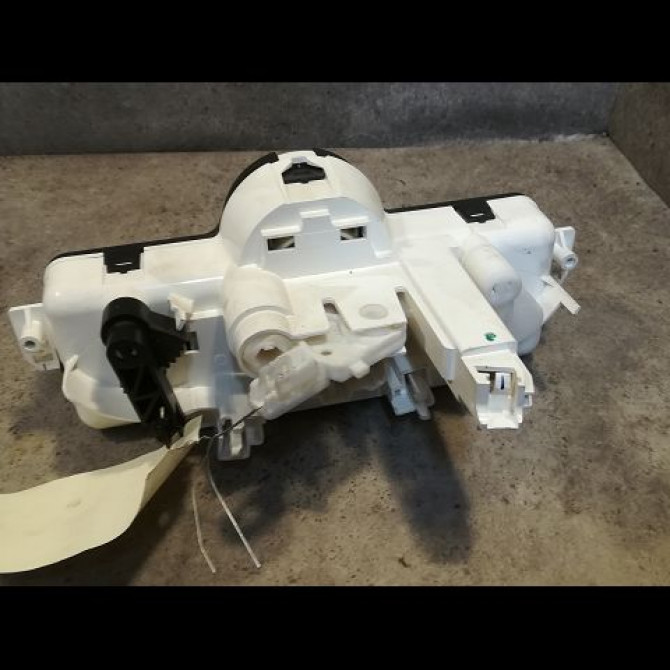 Commande de chauffage occasion RENAULT CLIO III Phase 1 09-2005->03-2009 1.6i 16v 110ch 7701070473 2