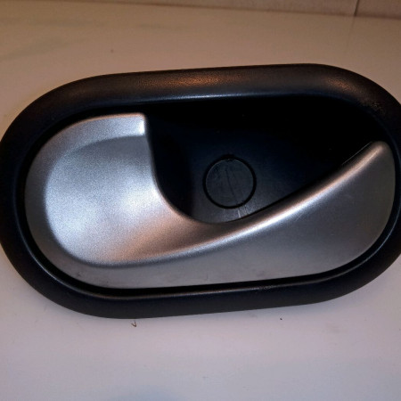 Poignee int porte avg occasion RENAULT TWINGO II Phase 1 06-2007->11-2011 1.2i 16v 75ch 8200843631