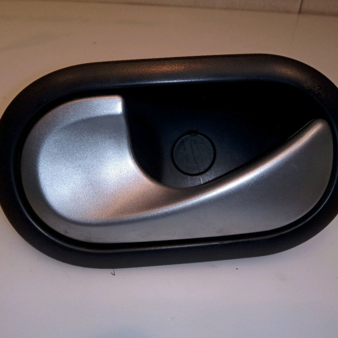 Poignee int porte avg occasion RENAULT TWINGO II Phase 1 06-2007->11-2011 1.2i 16v 75ch 8200843631 1