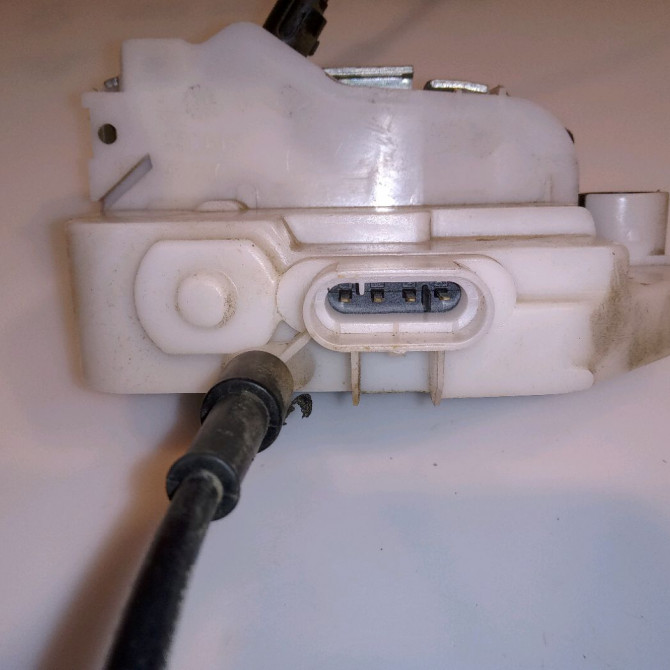 Serrure porte avd occasion RENAULT TWINGO II Phase 2 12-2011->12-2014 1.2i 16v 75ch 3