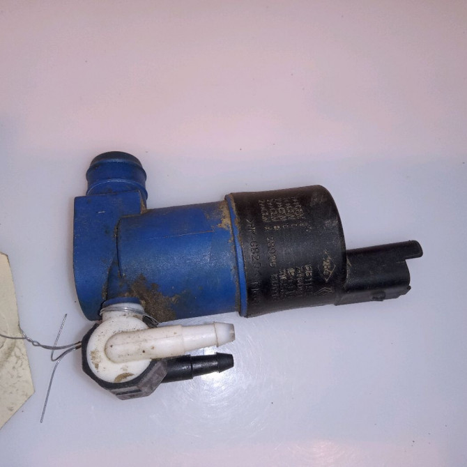 Pompe lave-glace avant occasion RENAULT TWINGO II Phase 2 12-2011->12-2014 1.2i 16v 75ch 2