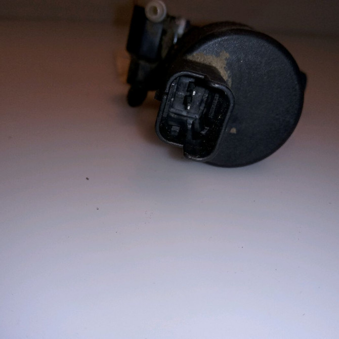 Pompe lave-glace avant occasion RENAULT TWINGO II Phase 2 12-2011->12-2014 1.2i 16v 75ch 3