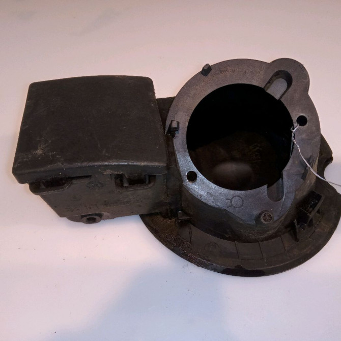 Volet de trappe carburant occasion RENAULT TWINGO II Phase 2 12-2011->12-2014 1.2i 16v 75ch 2