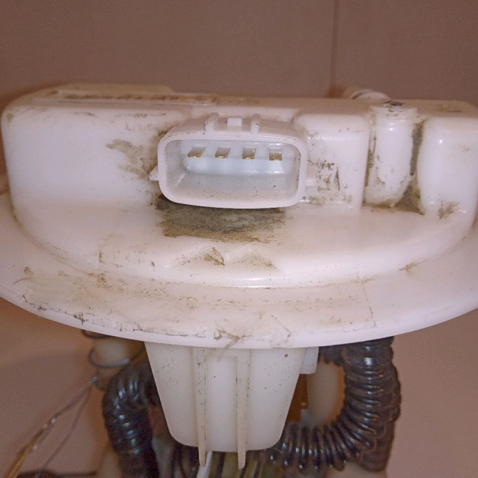 Jauge a carburant occasion RENAULT TWINGO II Phase 2 12-2011->12-2014 1.2i 16v 75ch 4