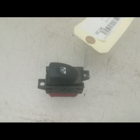 Commande leve-glace porte arrière droite occasion RENAULT LAGUNA I Phase 2 04-1998->11-2000 2.2 DT 7700417485