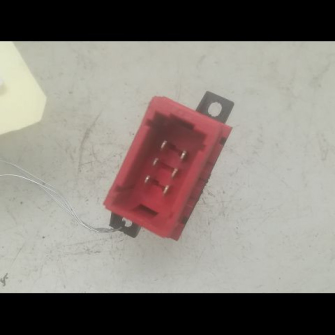 Commande leve-glace porte arrière droite occasion RENAULT LAGUNA I Phase 2 04-1998->11-2000 2.2 DT 7700417485 2