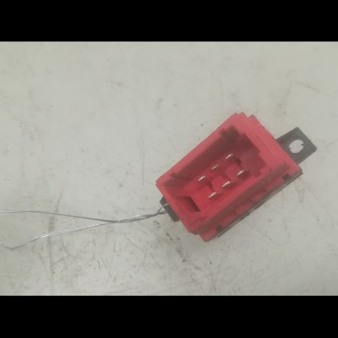 Commande leve-glace porte arrière gauche occasion RENAULT LAGUNA I Phase 2 04-1998->11-2000 2.2 DT 7700417485 2