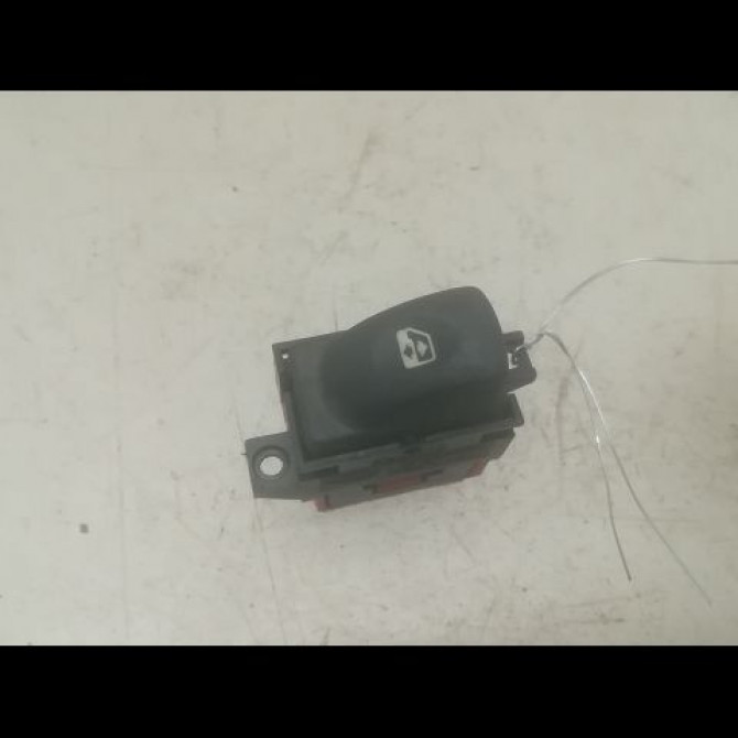 Commande lève-glace porte avant droite occasion RENAULT LAGUNA I Phase 2 04-1998->11-2000 2.2 DT 7700417487 1