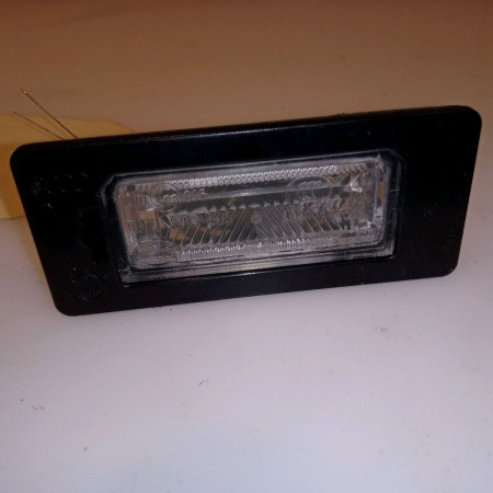 Eclaireur plaque de police g occasion AUDI A1 Phase 1 06-2010->03-2015 1.2 TFSI 86ch 8T0943021A