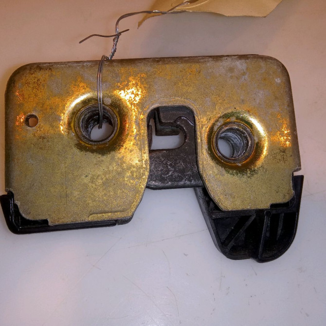 Serrure hayon occasion VOLKSWAGEN POLO III Phase 1 10-1994->11-1999 1.3 6N0827505A 1