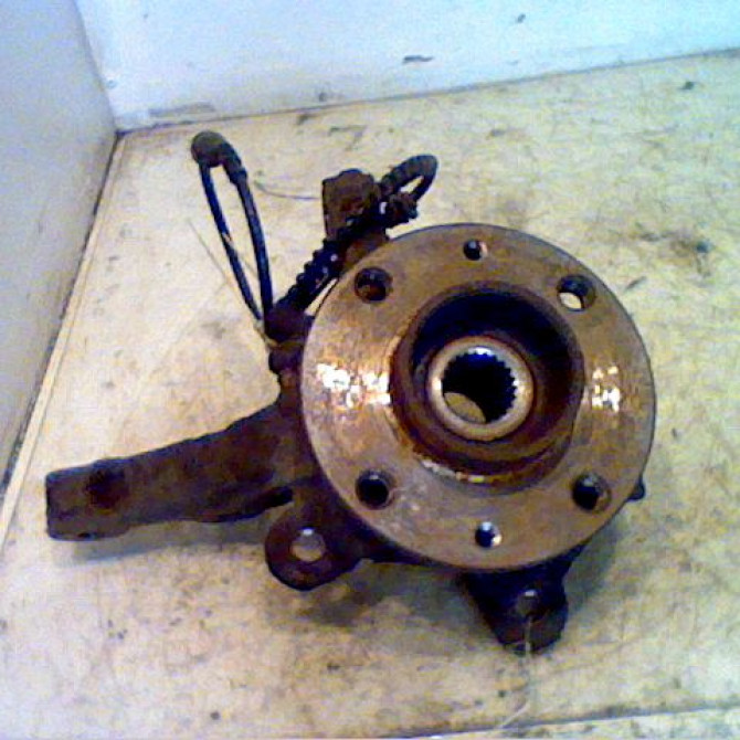 Moyeu avg occasion RENAULT TWINGO II Phase 1 06-2007->11-2011 1.5 DCI 65ch 7701207677 1