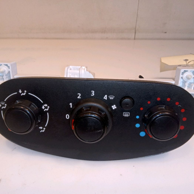 Commande de chauffage occasion DACIA SANDERO II Phase 1 10-2012->... 1.2i 75ch 275100056R 1