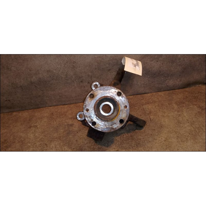 Moyeu avg occasion RENAULT CLIO III Phase 1 09-2005->03-2009 1.4i 16v 100ch 7701207677 1