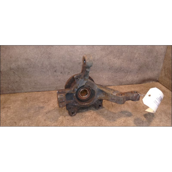 Moyeu avg occasion RENAULT CLIO III Phase 1 09-2005->03-2009 1.4i 16v 100ch 7701207677 2