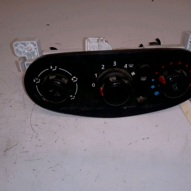 Commande de chauffage occasion DACIA SANDERO II Phase 1 10-2012->... 1.2i 75ch 275100056R 1