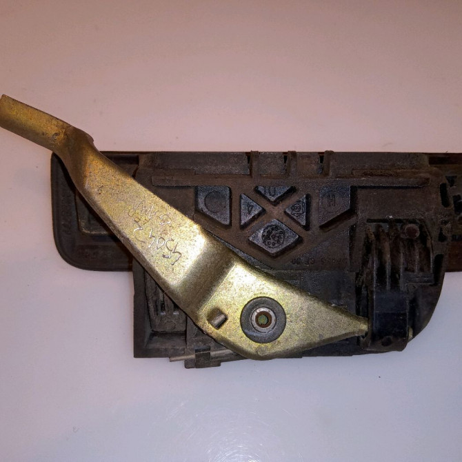 Poignee ext porte ard occasion PEUGEOT 106 Phase 2 04-1996->09-2003 1.1i 60ch 9101C1 2