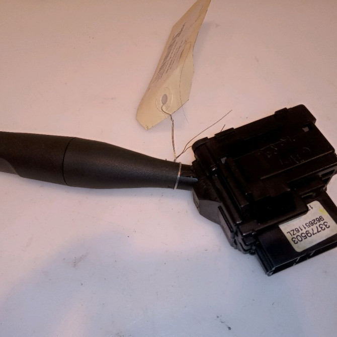 Commande essuie glace occasion PEUGEOT 106 Phase 2 04-1996->09-2003 1.0i 6239C0 2