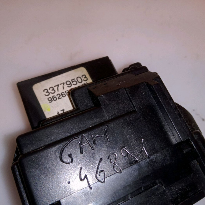 Commande essuie glace occasion PEUGEOT 106 Phase 2 04-1996->09-2003 1.0i 6239C0 4