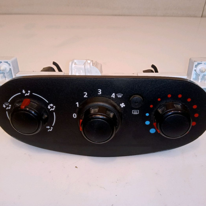 Commande de chauffage occasion DACIA SANDERO II Phase 1 10-2012->... 1.2i 75ch 275100056R 1