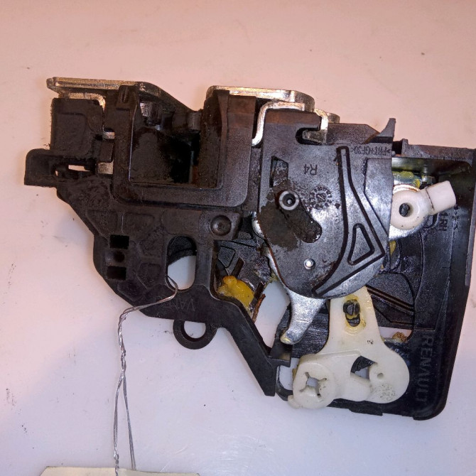 Serrure porte ard occasion DACIA SANDERO II Phase 1 10-2012->... 1.2i 75ch 825028727R 2