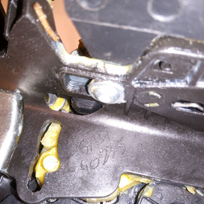 Serrure porte ard occasion DACIA SANDERO II Phase 1 10-2012->... 1.2i 75ch 825028727R 4