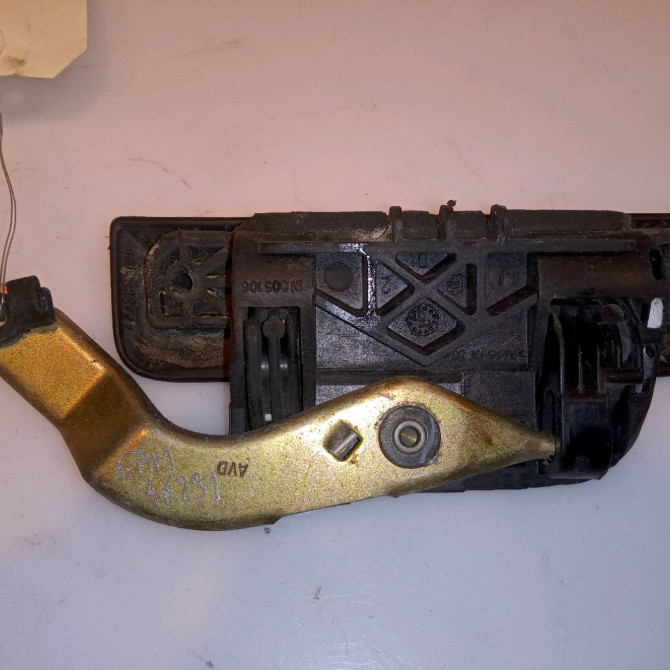 Poignee ext porte avd occasion PEUGEOT 106 Phase 2 04-1996->09-2003 1.0i 9101A9 2