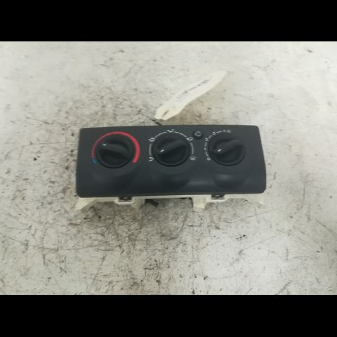 Commande de chauffage occasion RENAULT CLIO II Phase 2 06-2001->07-2006 1.4i 16v 1