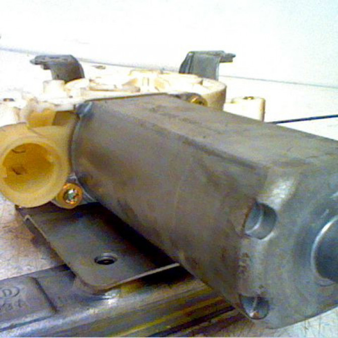 Mecanisme+moteur leve-glace ard occasion RENAULT CLIO II Phase 1 03-1998->06-2001 1.2i 8200232509 2