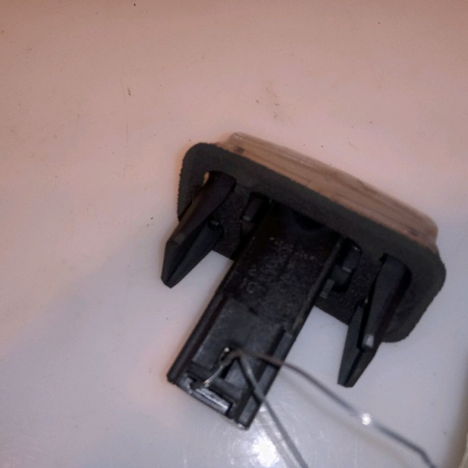 Eclaireur plaque de police g occasion PEUGEOT 207 Phase 1 04-2006->06-2013 1.6 HDI 8v 92ch 2