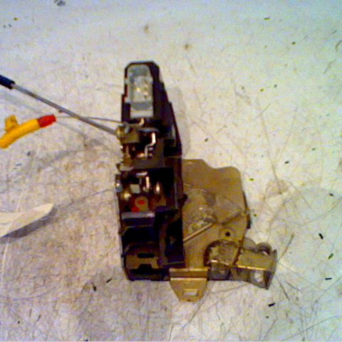 Serrure porte arg occasion B.M.W. SERIE 5 IV Phase 1 12-1995->07-2000 525 TDS 51228125671 1